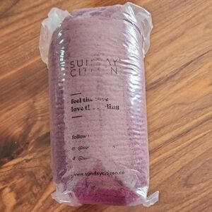 Sunday Citizen Snug Throw, New.